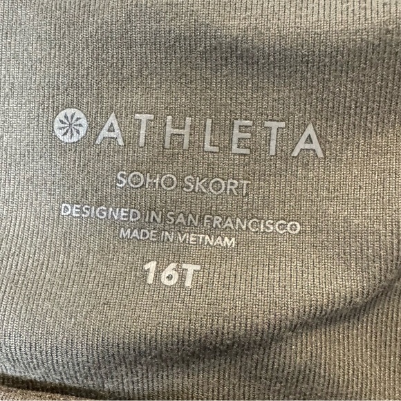 Athleta Soho Skort Skirt Olive Green Pockets Size 16 Tall Hiking Golf Tennis - Picture 12 of 12